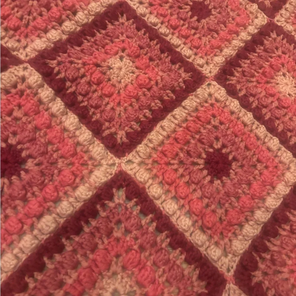 Hand Crocheted Granny Square Afghan Throw Diamond Pattern Scalloped Edge Cottage